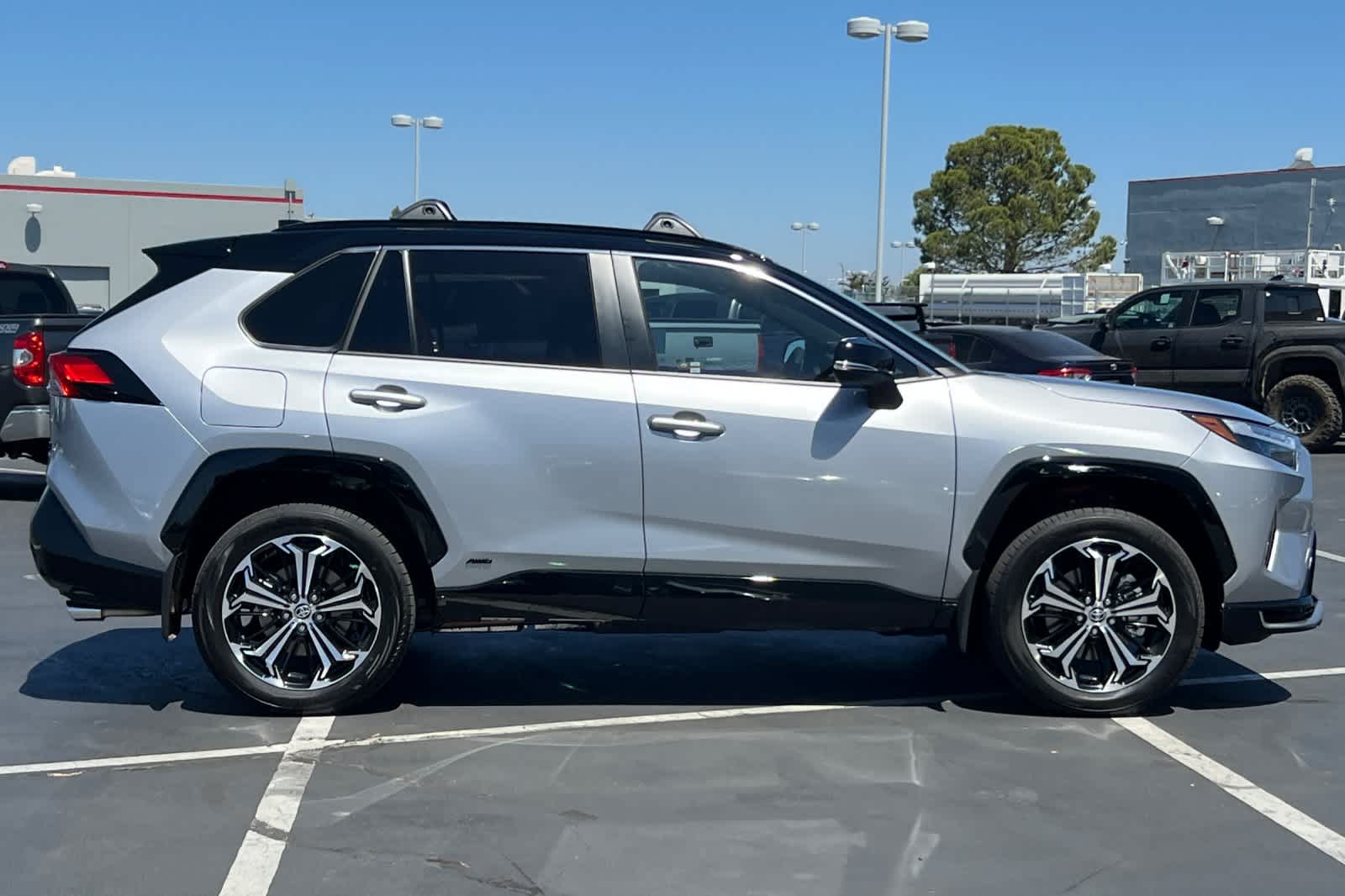 2025 Toyota RAV4 XSE 6