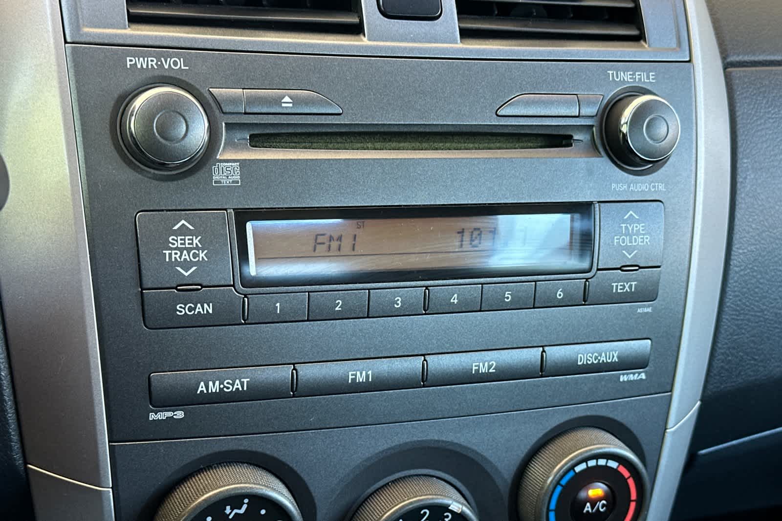 Thumbnail: 2011 Toyota Corolla - 19