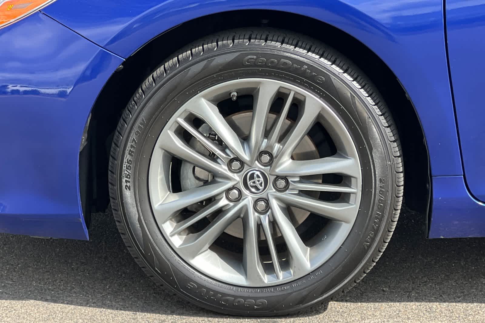 Thumbnail: 2015 Toyota Camry - 28