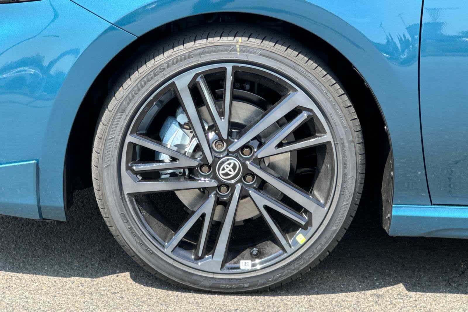 2025 Toyota Camry XSE 32