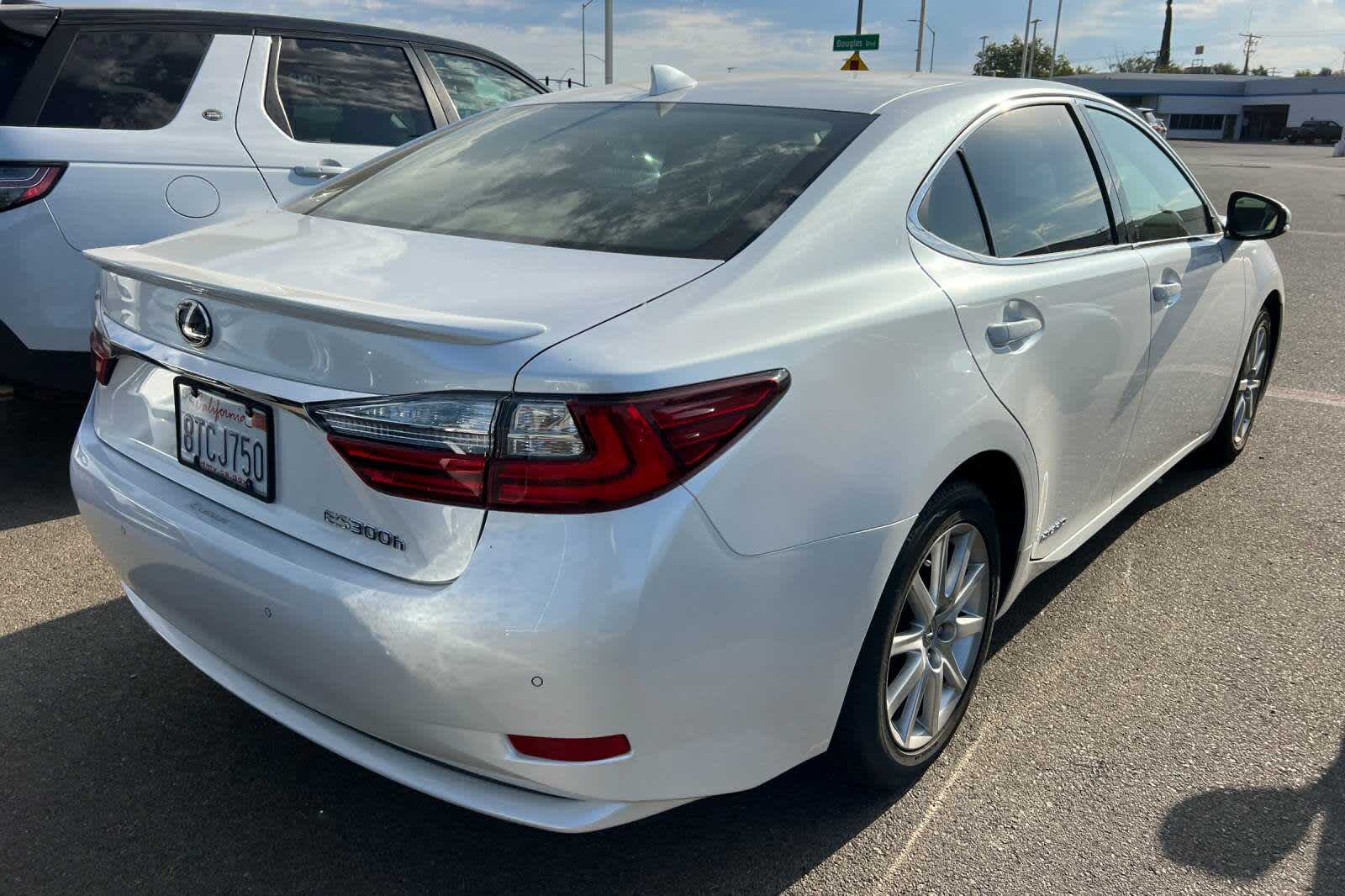 Thumbnail: 2017 Lexus ES - 2