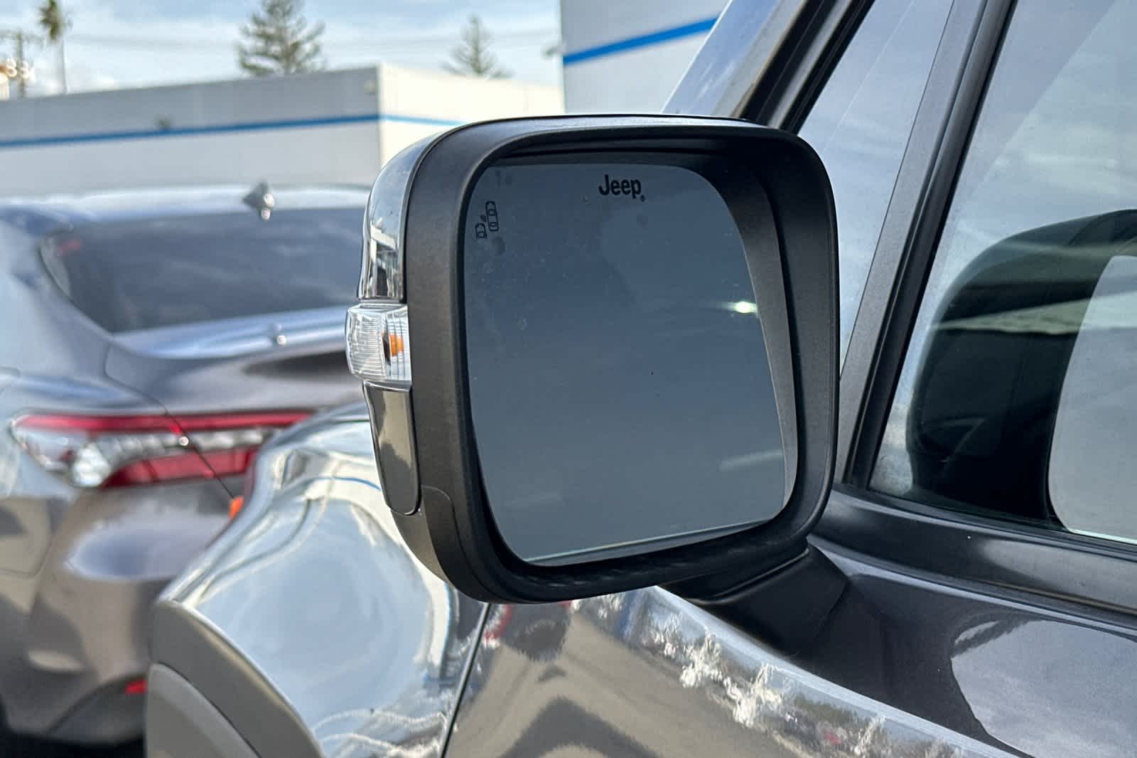 Thumbnail: 2018 Jeep Renegade - 19