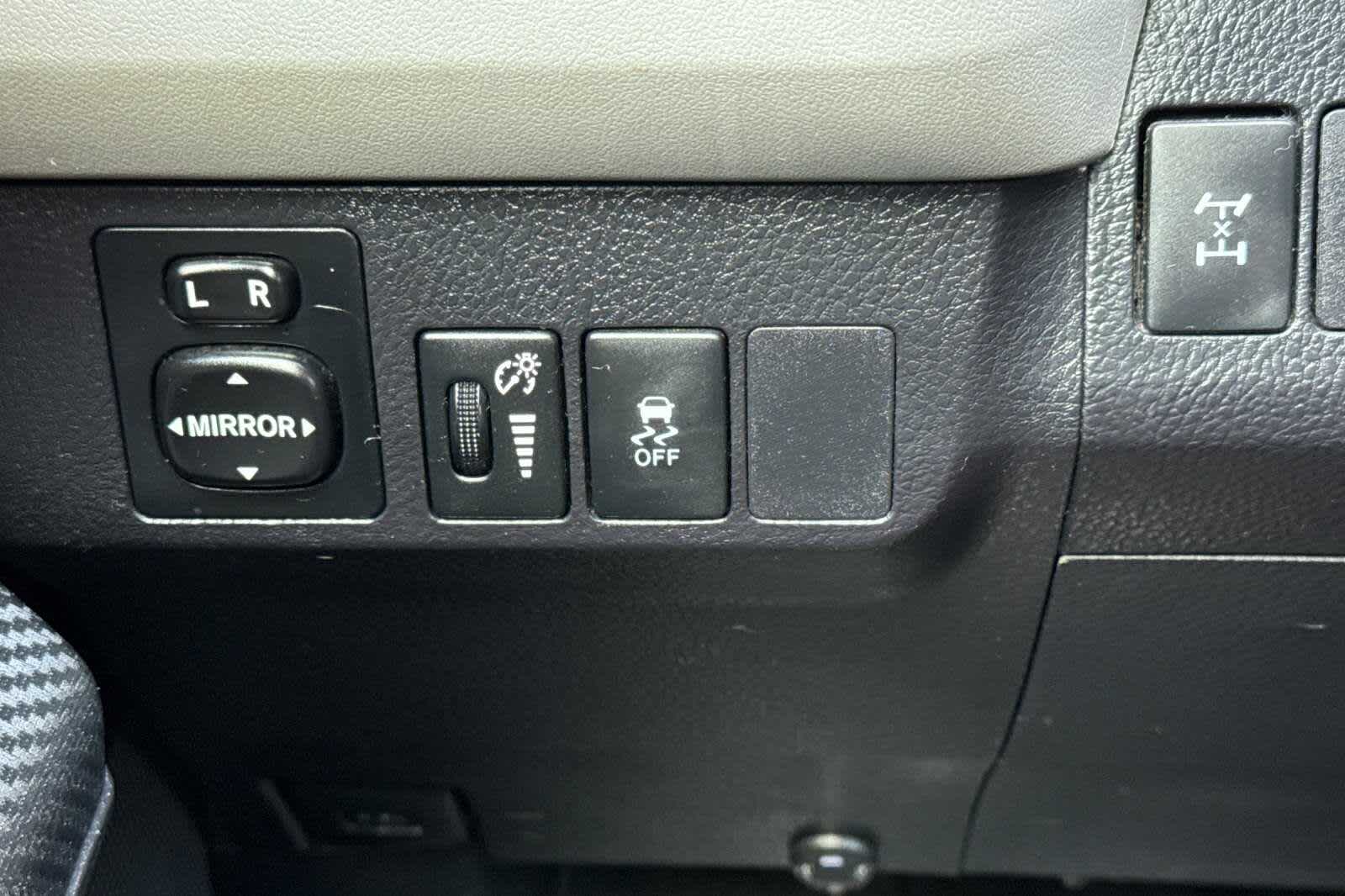Thumbnail: 2014 Toyota RAV4 - 28