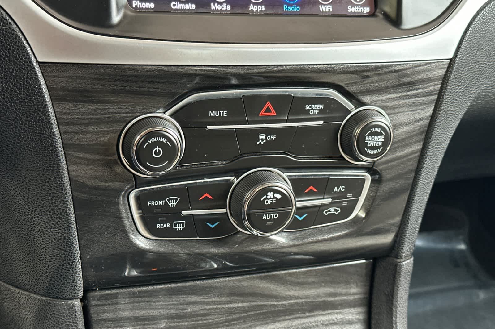 Thumbnail: 2018 Chrysler 300 - 21