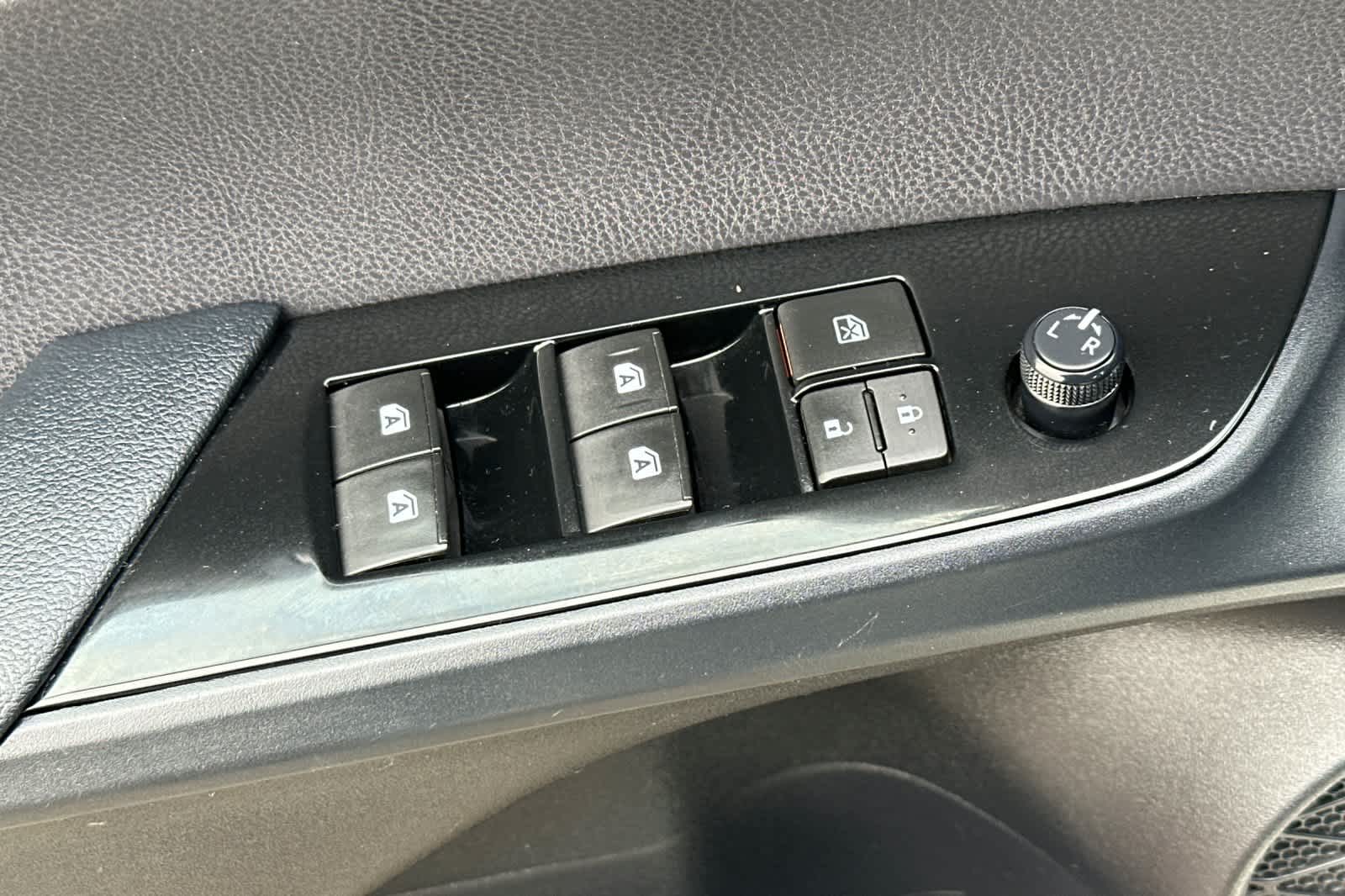 Thumbnail: 2017 Toyota Prius Prime - 13