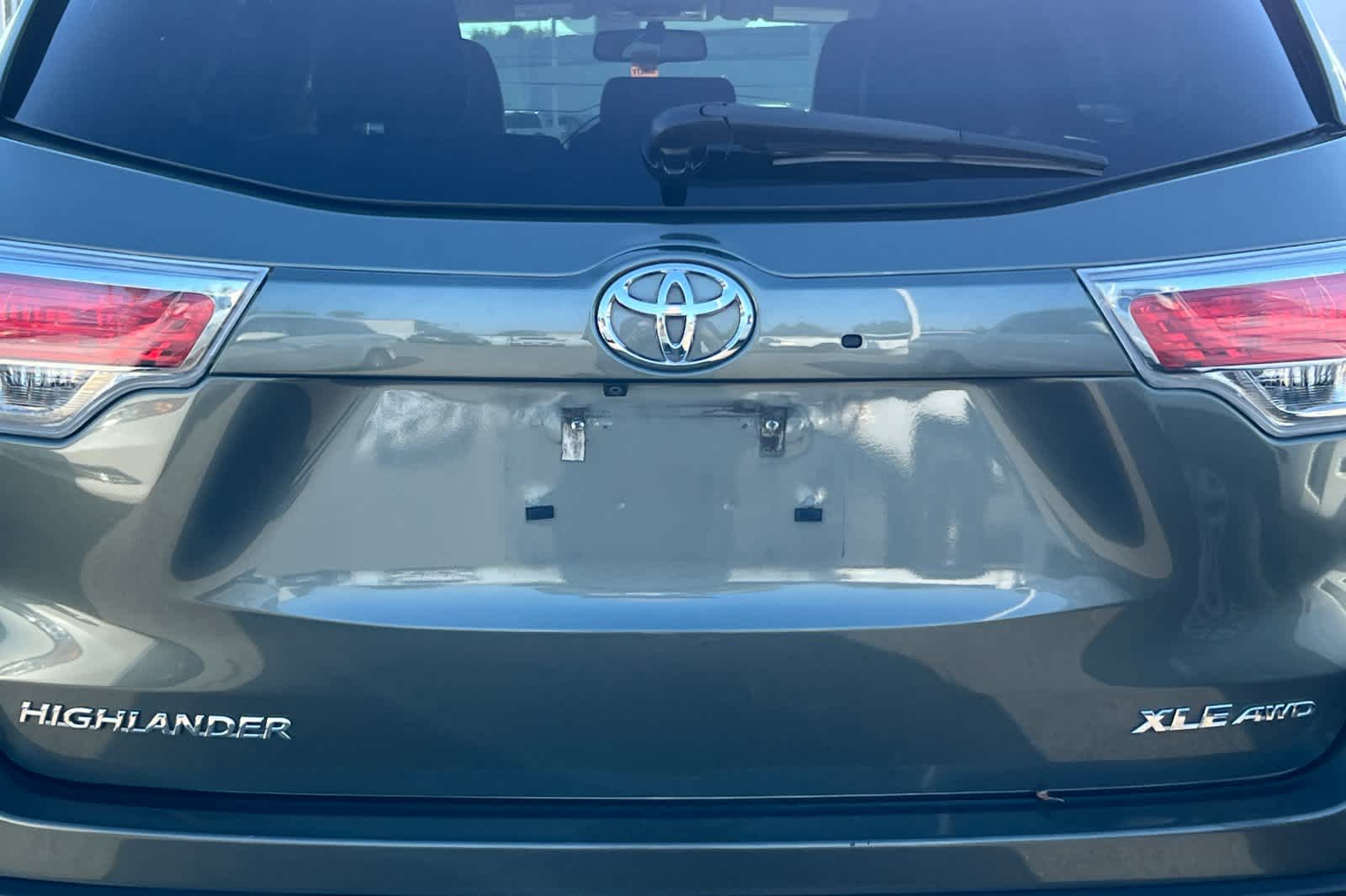 Thumbnail: 2016 Toyota Highlander - 22