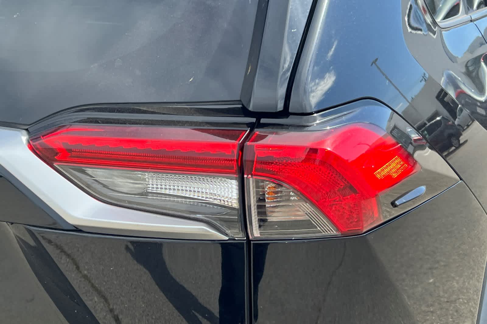 Thumbnail: 2019 Toyota RAV4 - 18