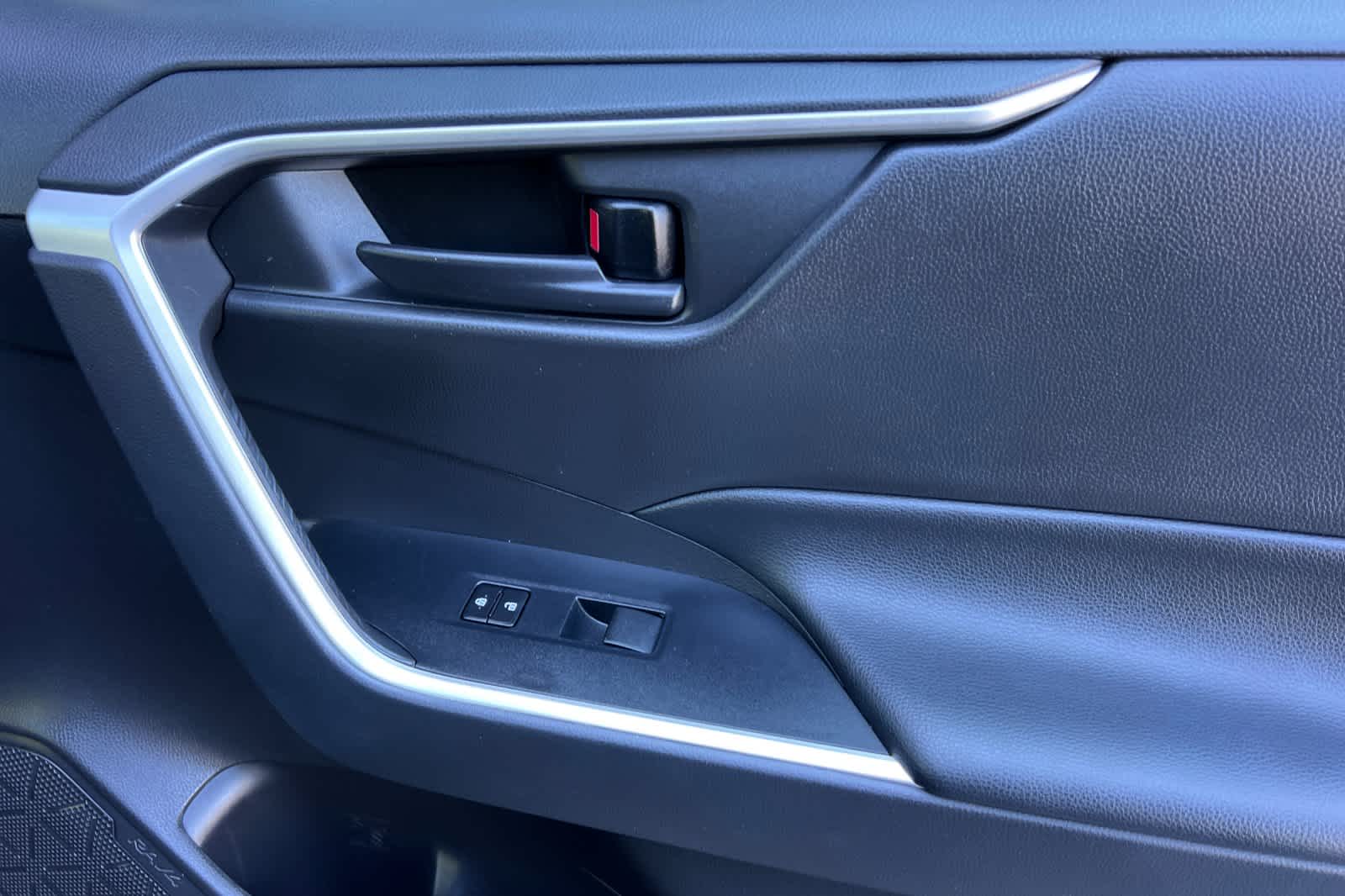 Thumbnail: 2021 Toyota RAV4 - 19