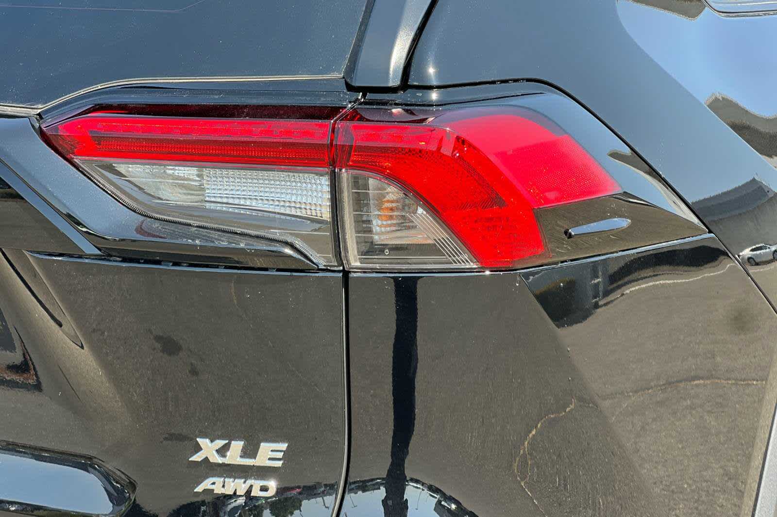 2025 Toyota RAV4 XLE 28
