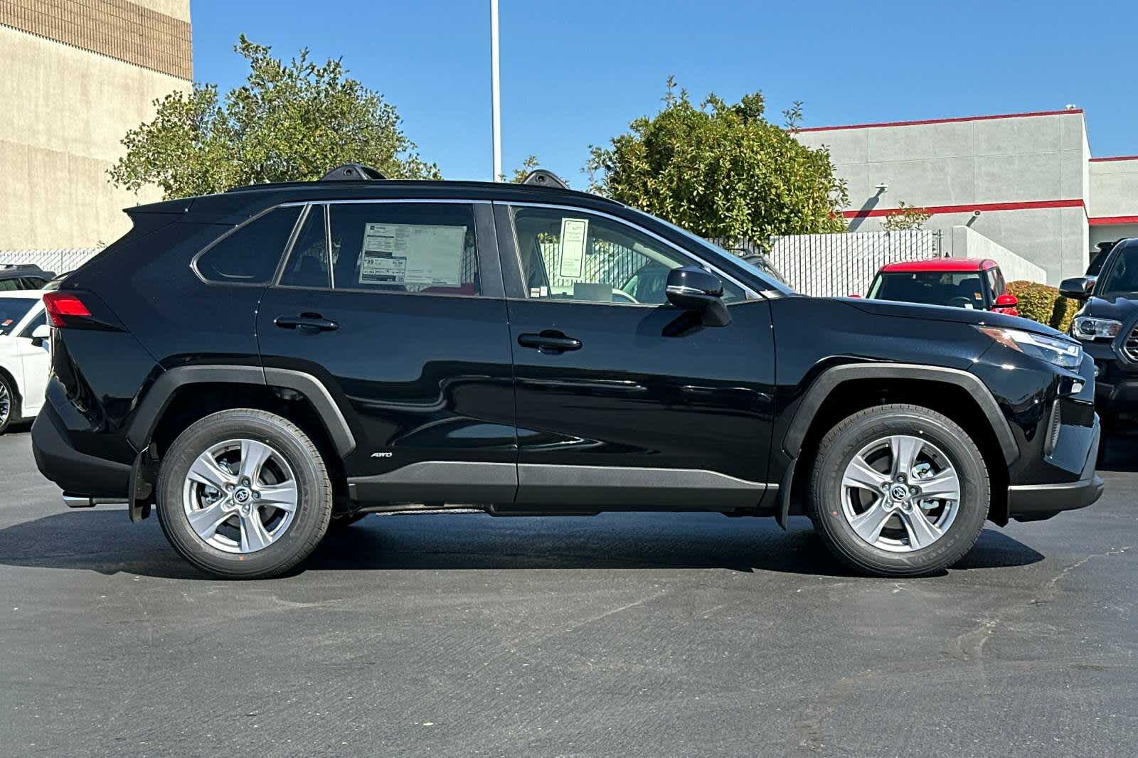 Thumbnail: 2025 Toyota RAV4 - 8
