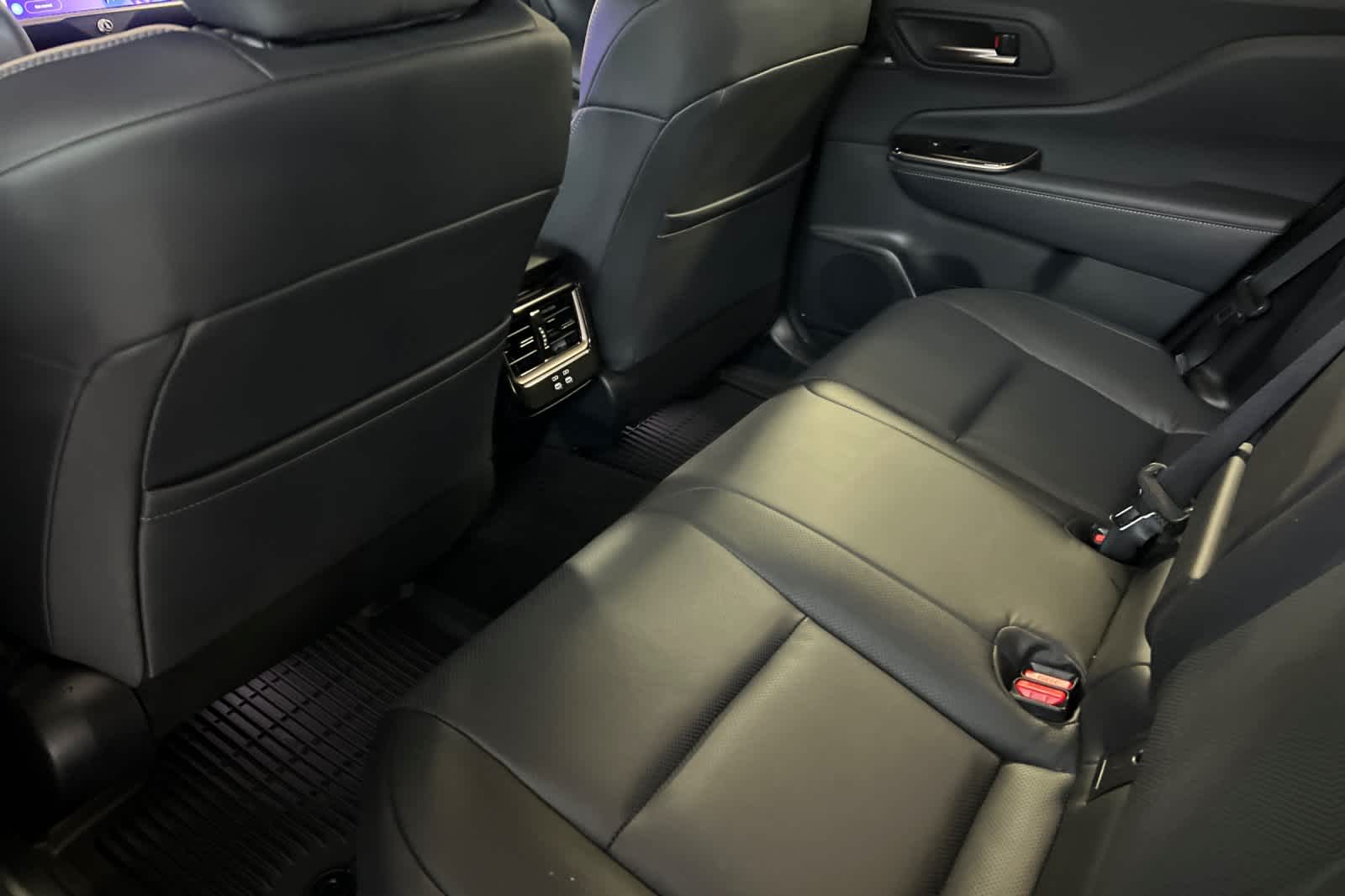 Thumbnail: 2026 Toyota Crown Signia - 4