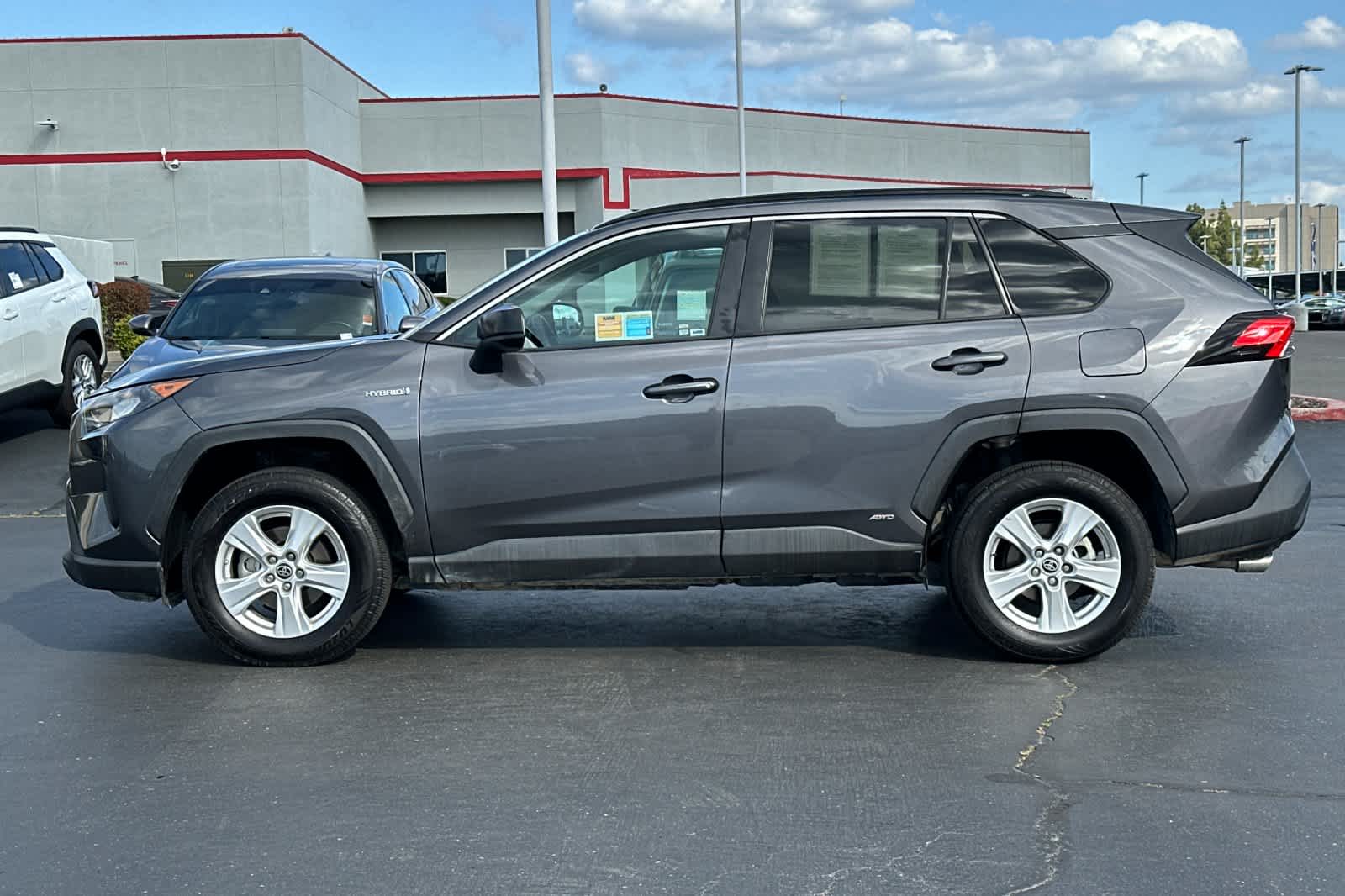 Thumbnail: 2021 Toyota RAV4 - 9