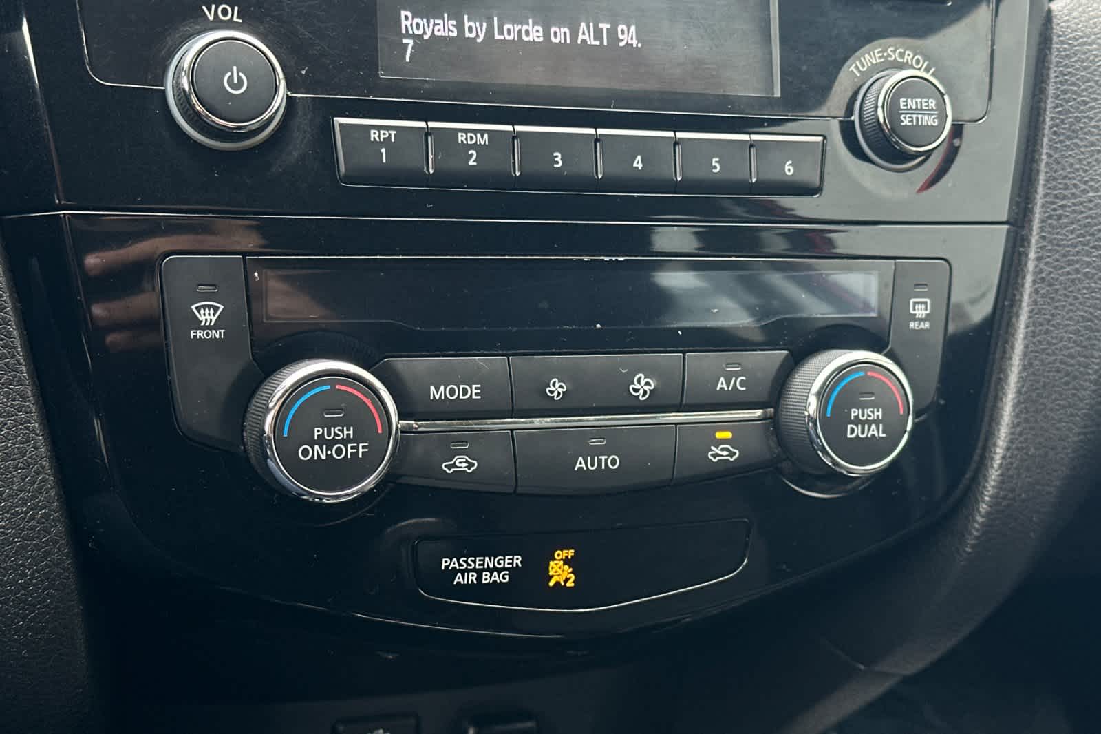 Thumbnail: 2018 Nissan Rogue Sport - 22