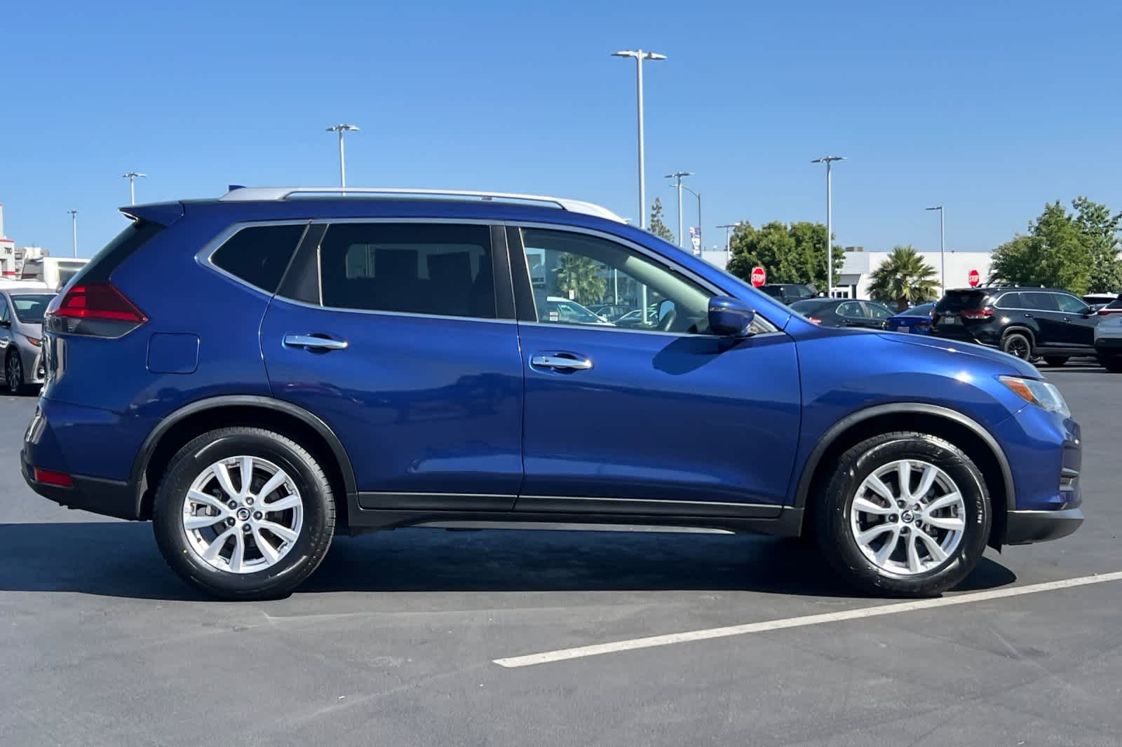 2019 Nissan Rogue SV 6