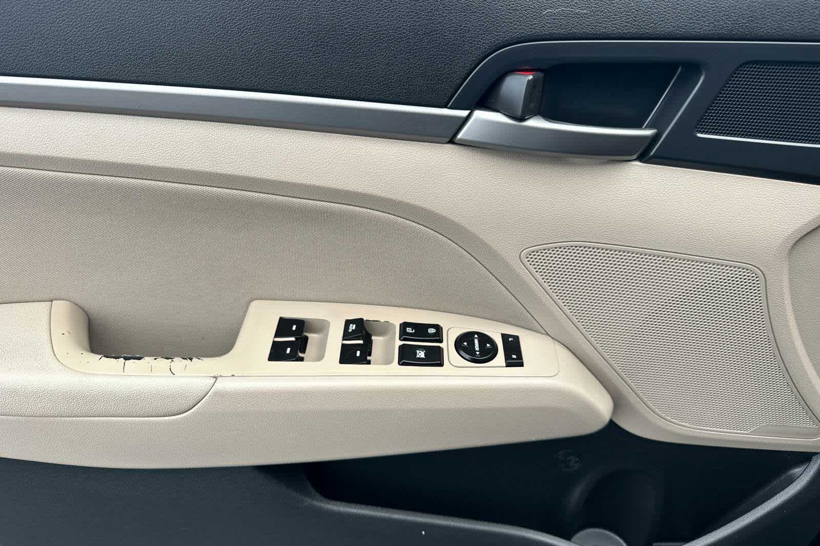 Thumbnail: 2018 Hyundai Elantra - 12