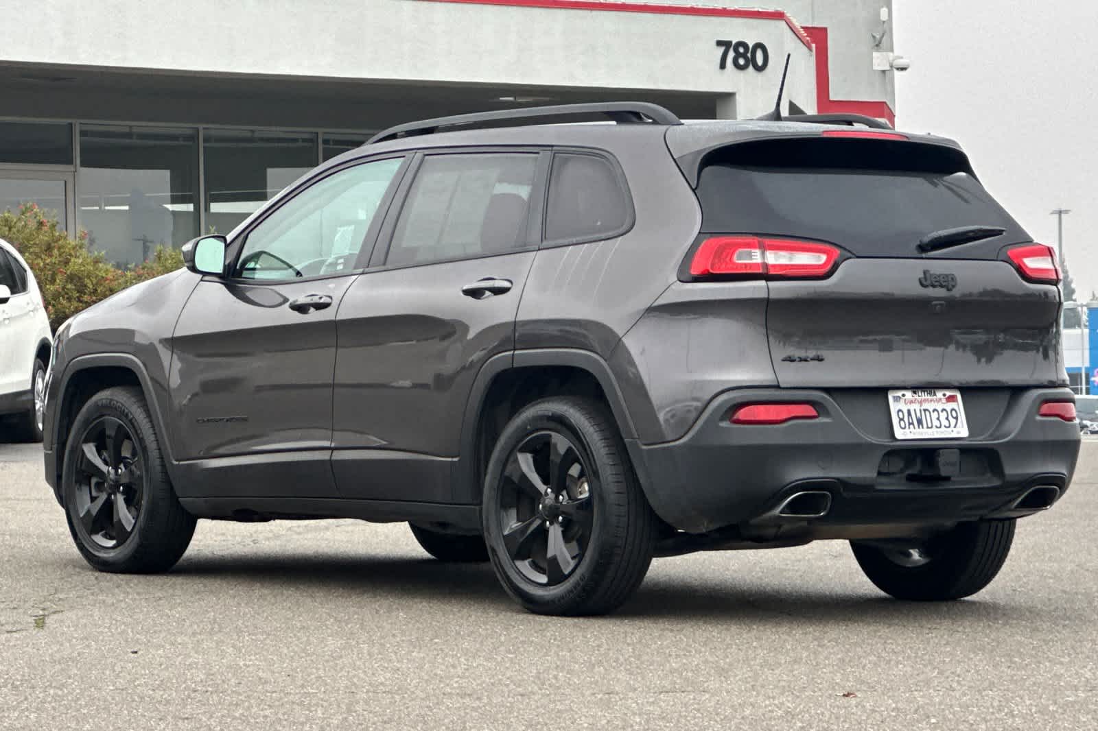 Thumbnail: 2017 Jeep Cherokee - 7
