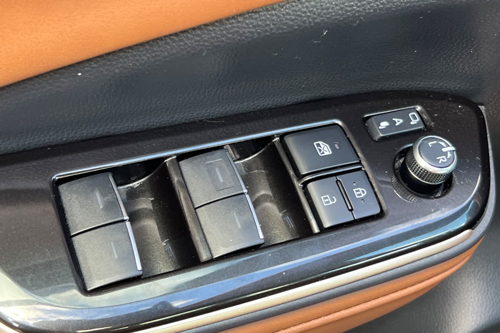 Thumbnail: 2025 Toyota Crown Signia - 13