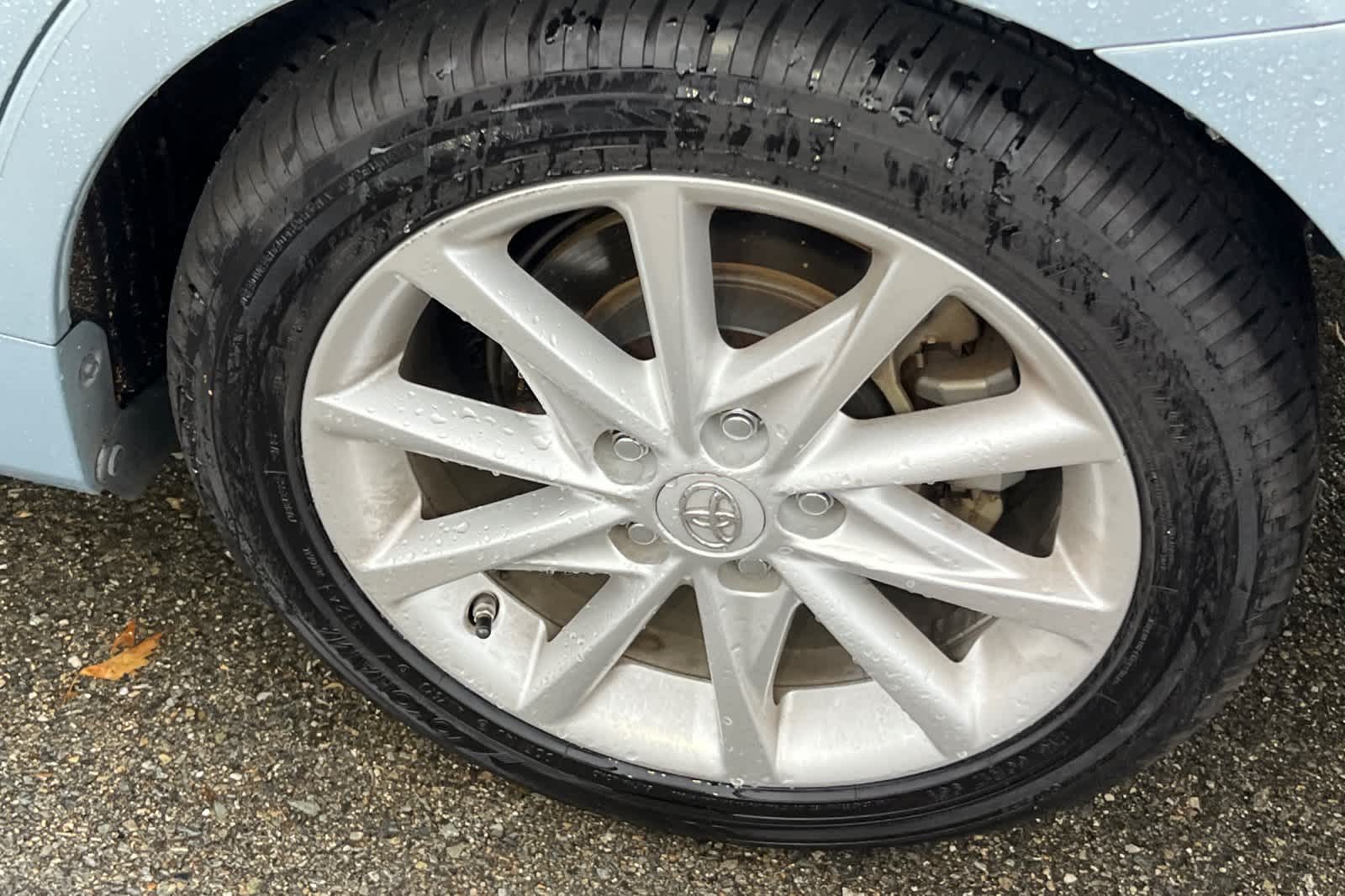 Thumbnail: 2013 Toyota Prius v - 16