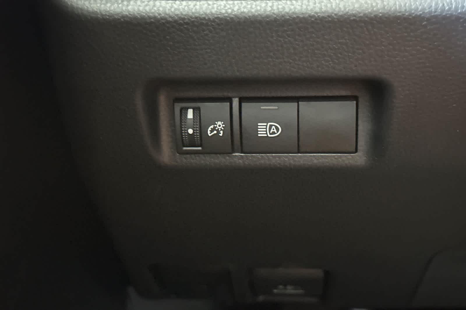 Thumbnail: 2025 Toyota RAV4 - 28