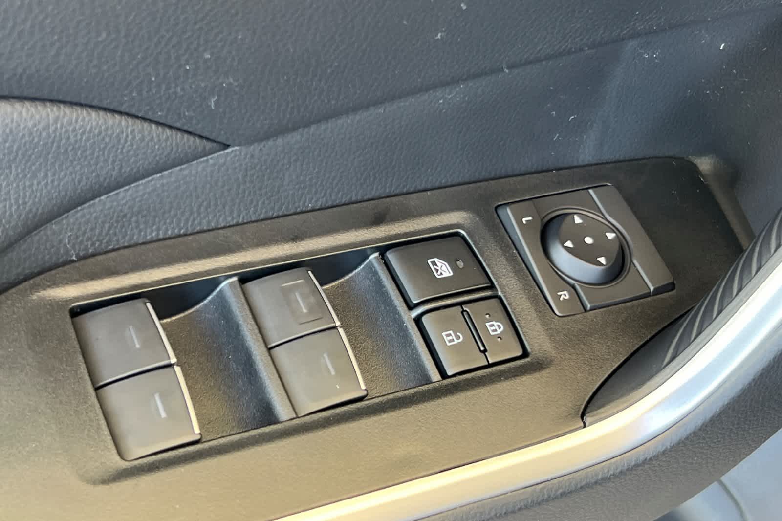 2025 Toyota RAV4 XLE 12