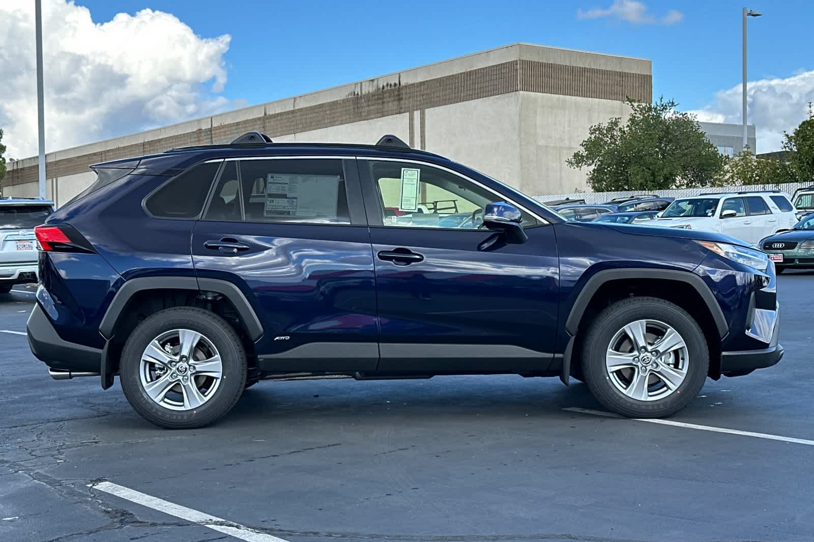 Thumbnail: 2025 Toyota RAV4 - 8