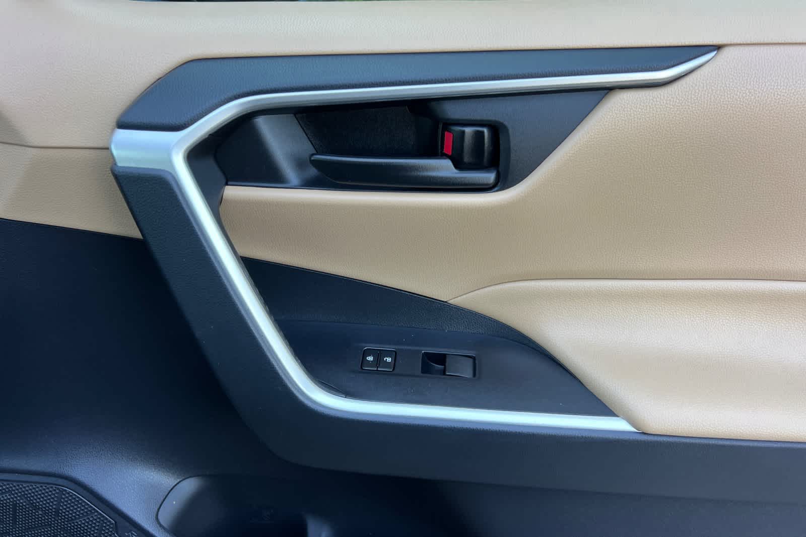 Thumbnail: 2022 Toyota RAV4 - 19