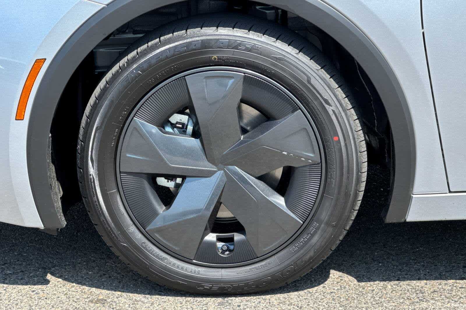 2025 Toyota Prius LE 31