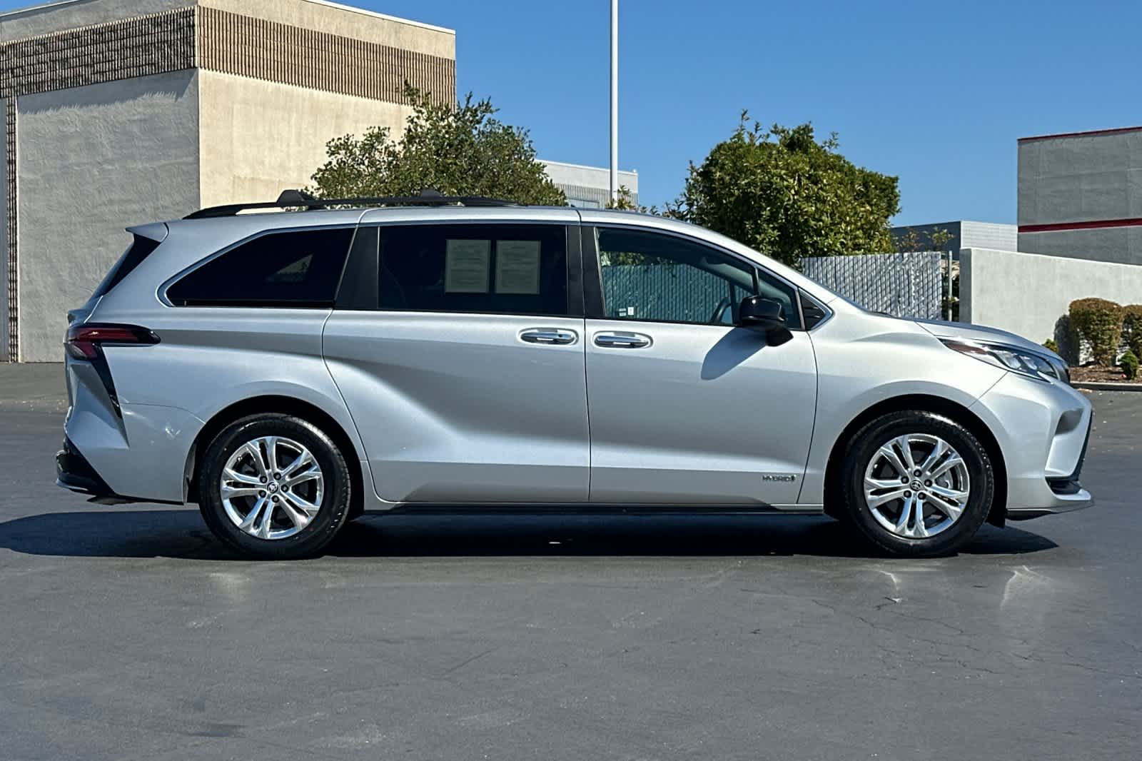 Thumbnail: 2021 Toyota Sienna - 6