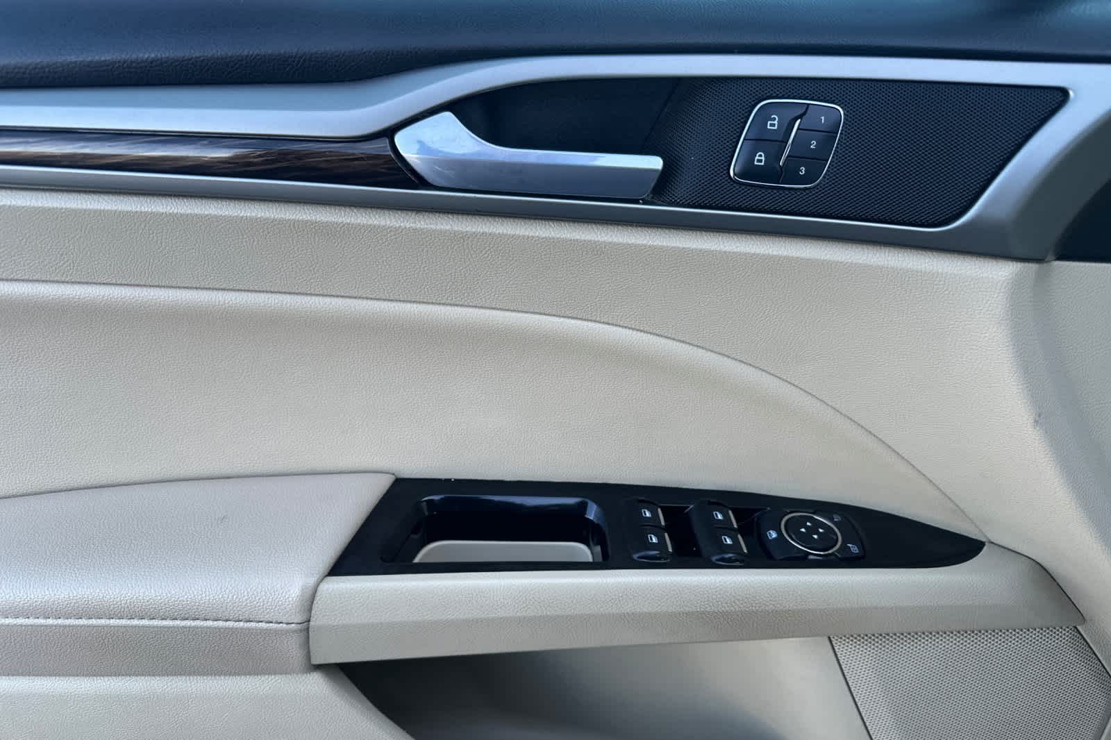 Thumbnail: 2016 Ford Fusion - 12