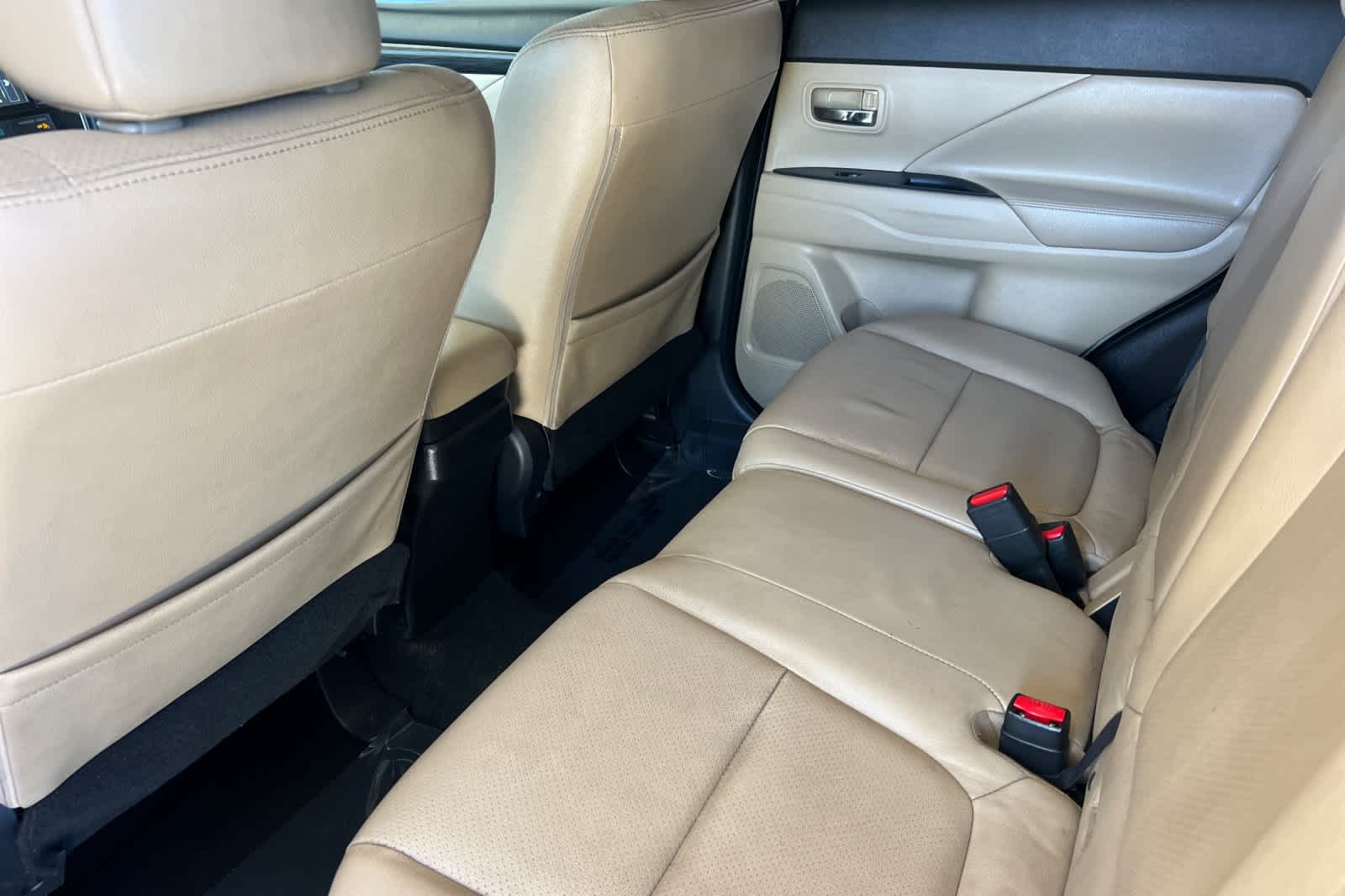 Thumbnail: 2016 Mitsubishi Outlander - 4