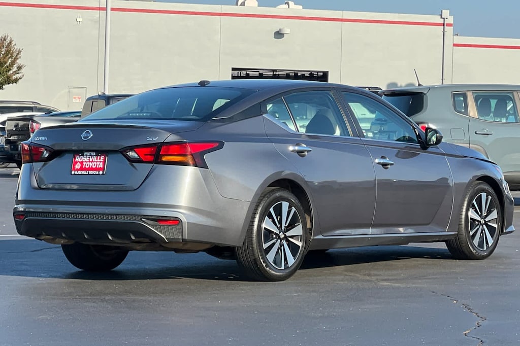 Used 2022 Nissan Altima 2.5 SV Sedan