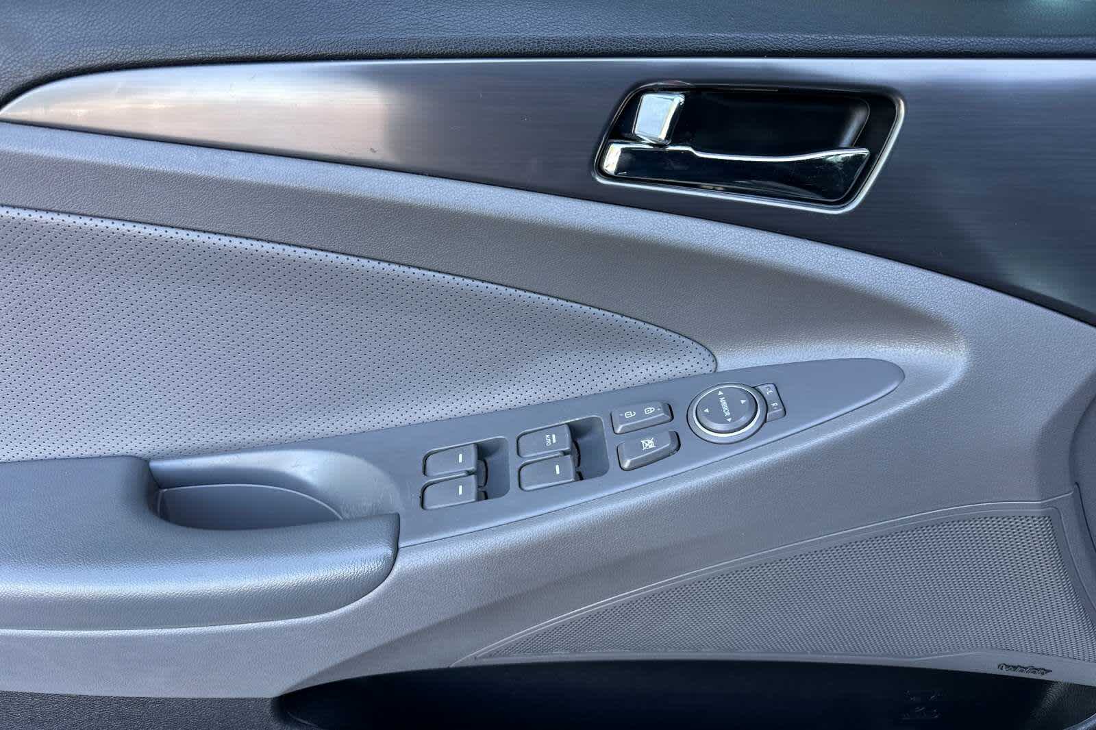 Thumbnail: 2013 Hyundai Sonata - 12