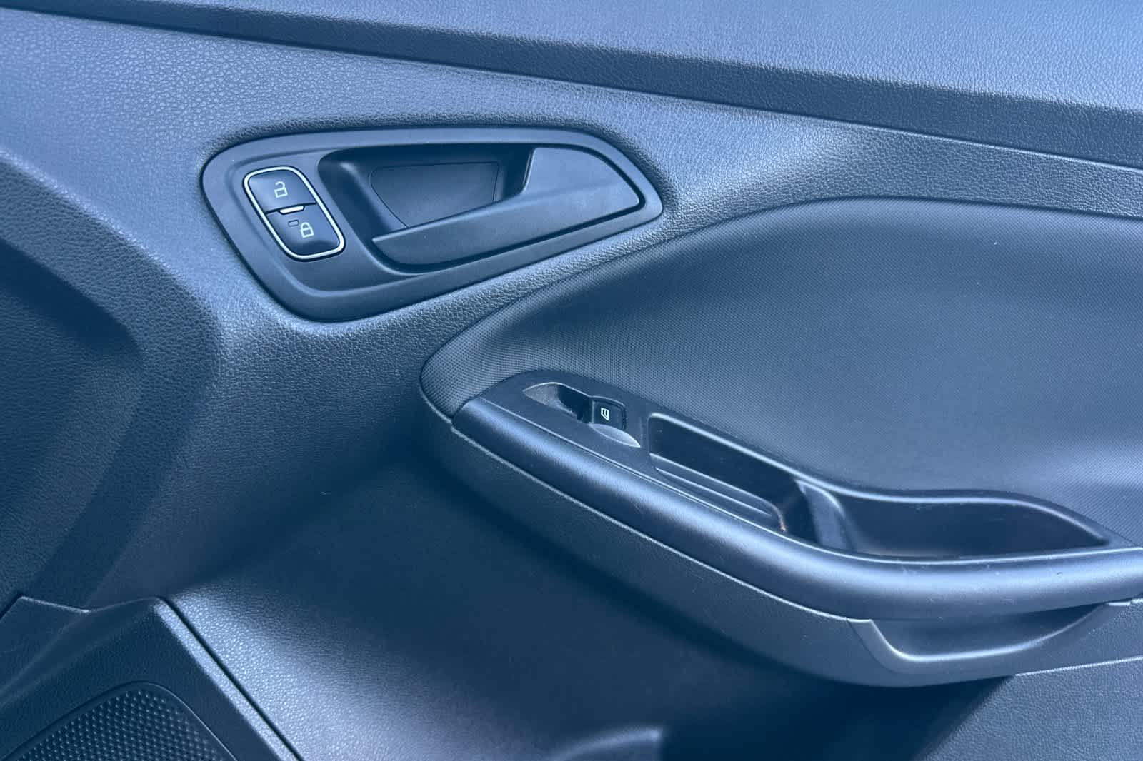 Thumbnail: 2015 Ford Focus - 18