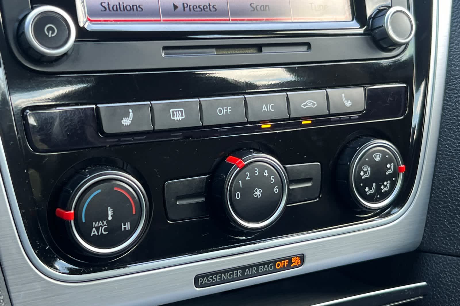 Thumbnail: 2013 Volkswagen Passat - 20