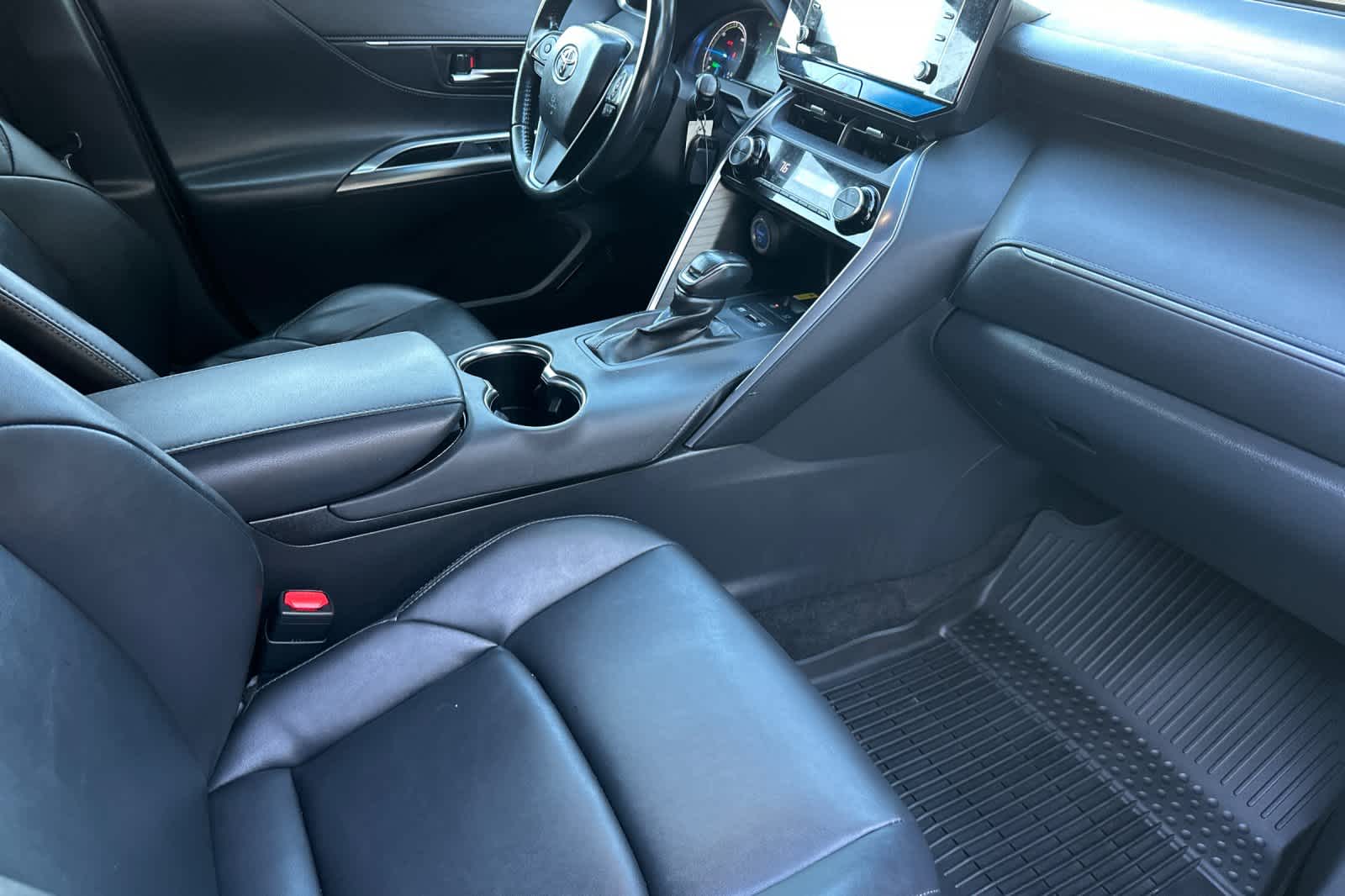 Thumbnail: 2022 Toyota Venza - 16