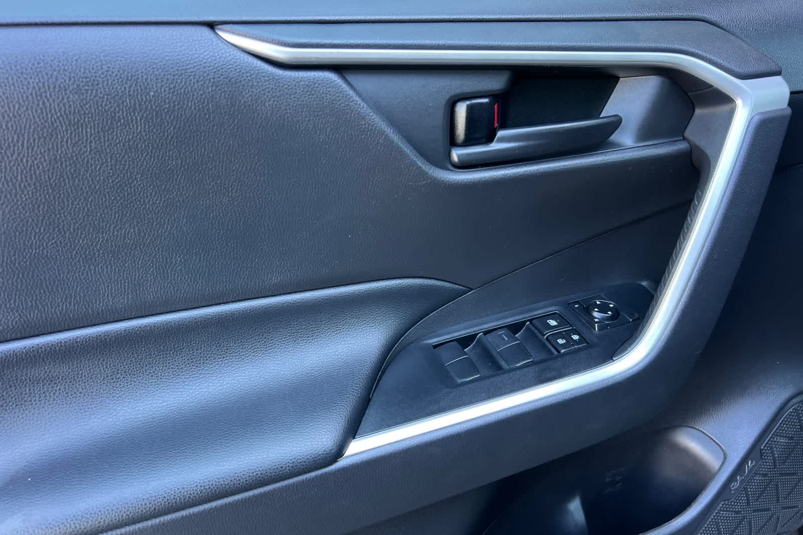 Thumbnail: 2021 Toyota RAV4 - 12