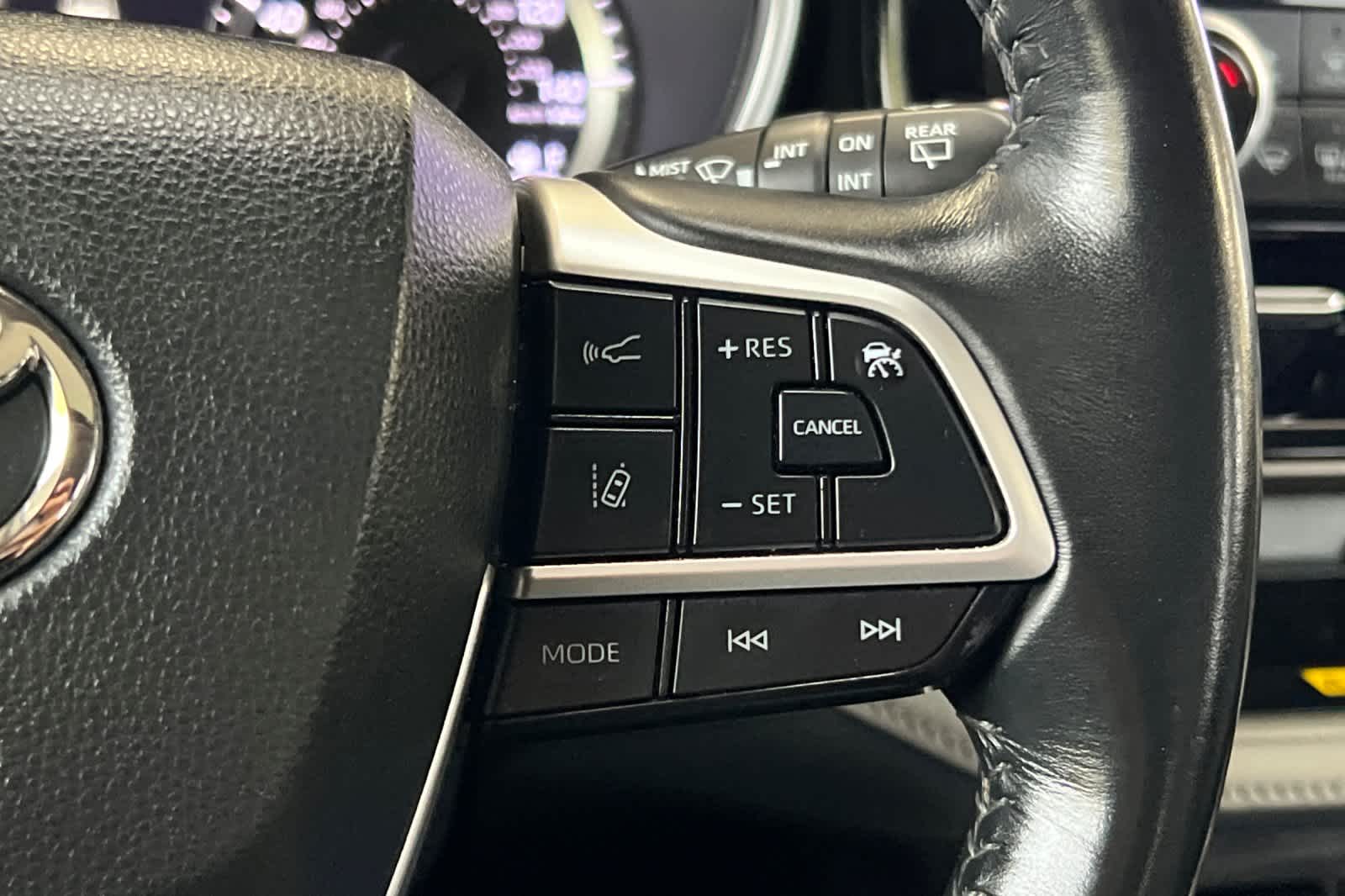 Thumbnail: 2023 Toyota Highlander - 28