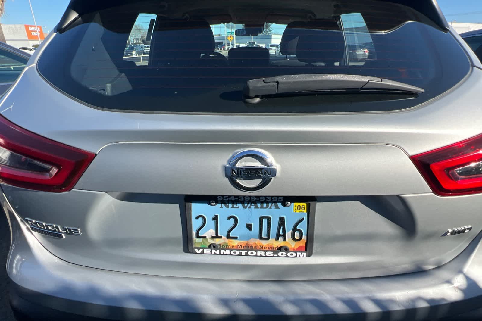 Thumbnail: 2021 Nissan Rogue Sport - 16