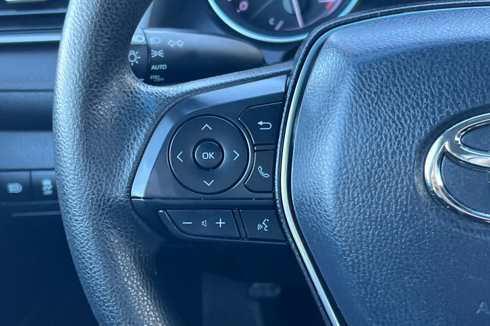 Thumbnail: 2019 Toyota Camry - 23