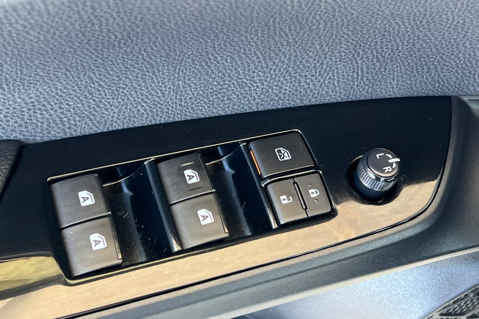 Thumbnail: 2017 Toyota Prius - 13