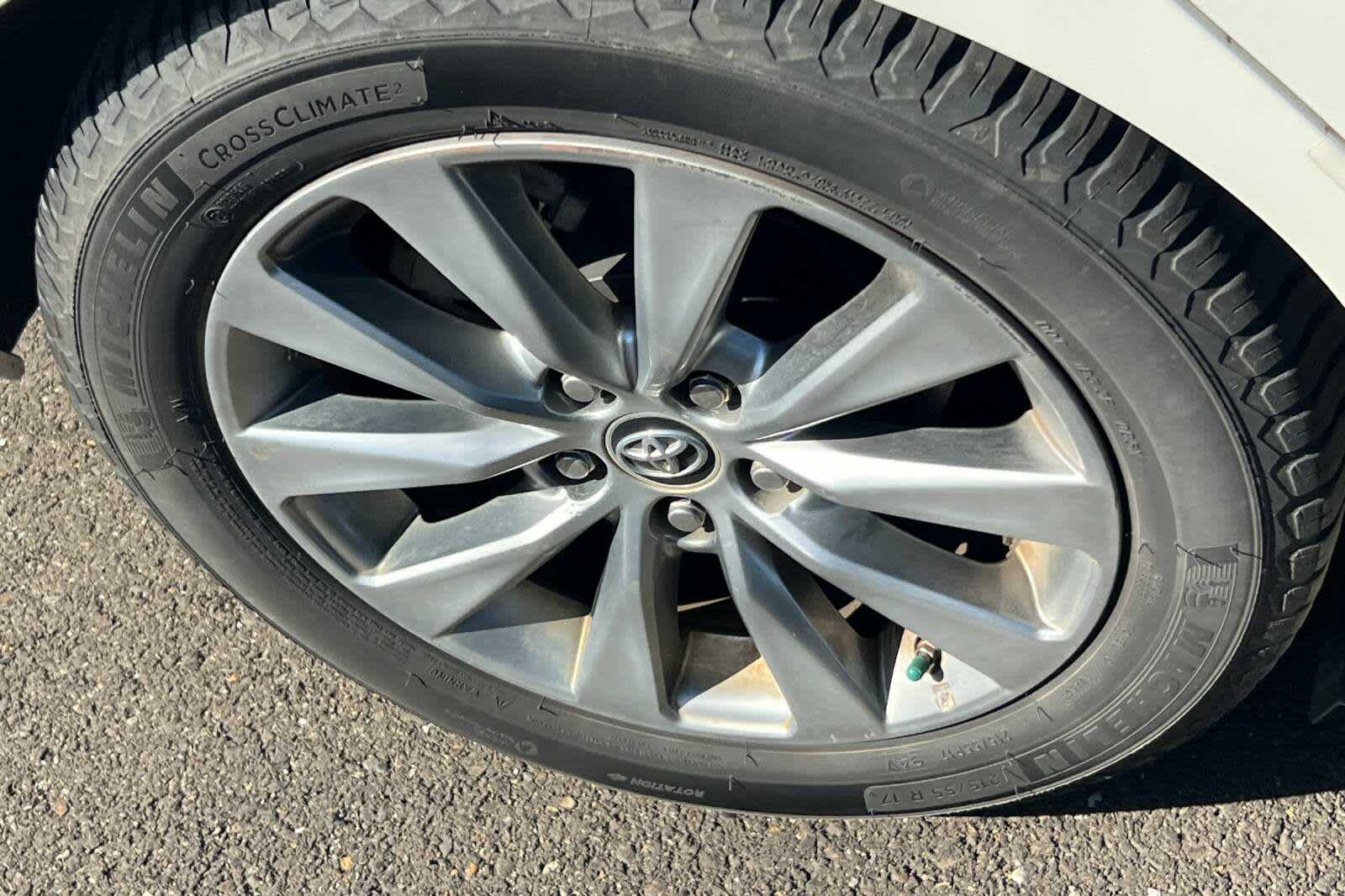 2015 Toyota Camry XLE 14