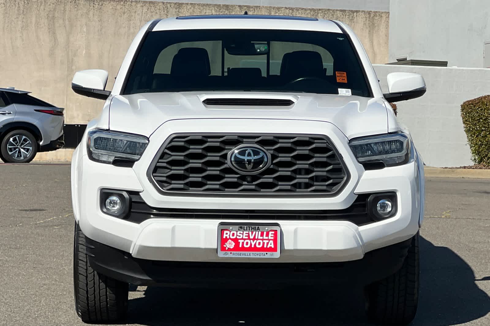 Thumbnail: 2021 Toyota Tacoma - 10
