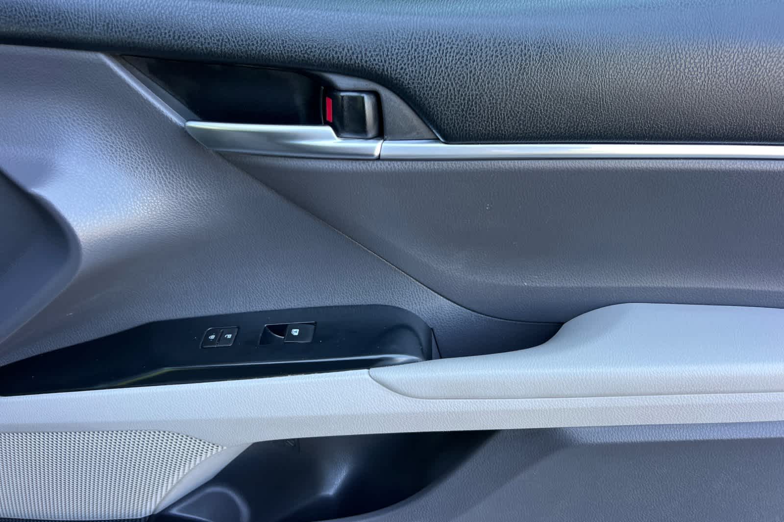Thumbnail: 2018 Toyota Camry - 17