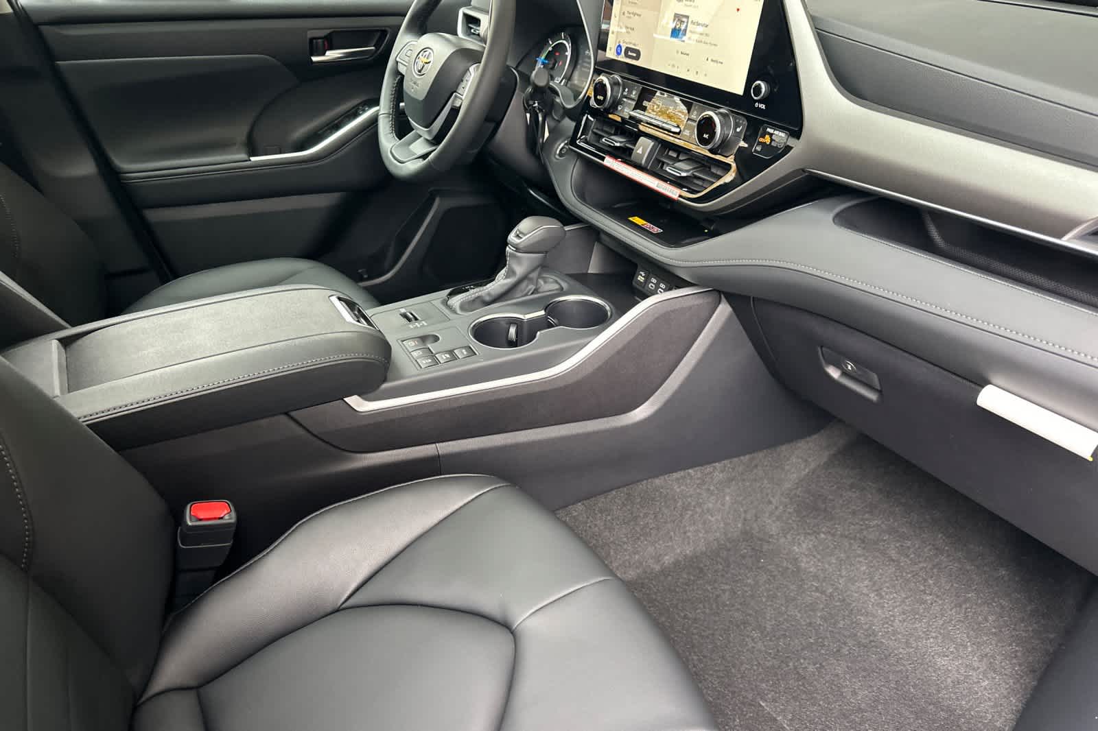 Thumbnail: 2026 Toyota Highlander - 18