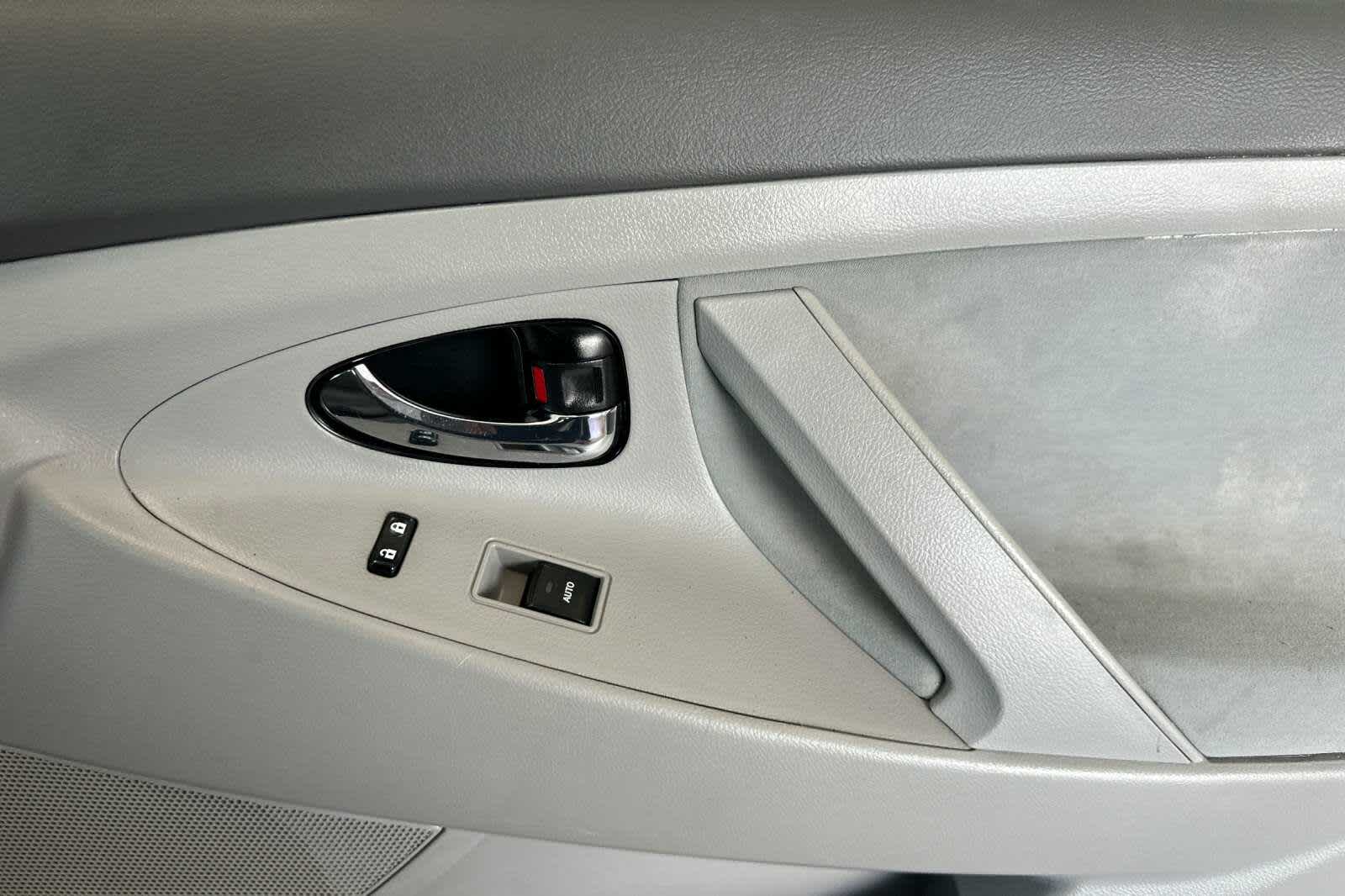Thumbnail: 2011 Toyota Camry - 18
