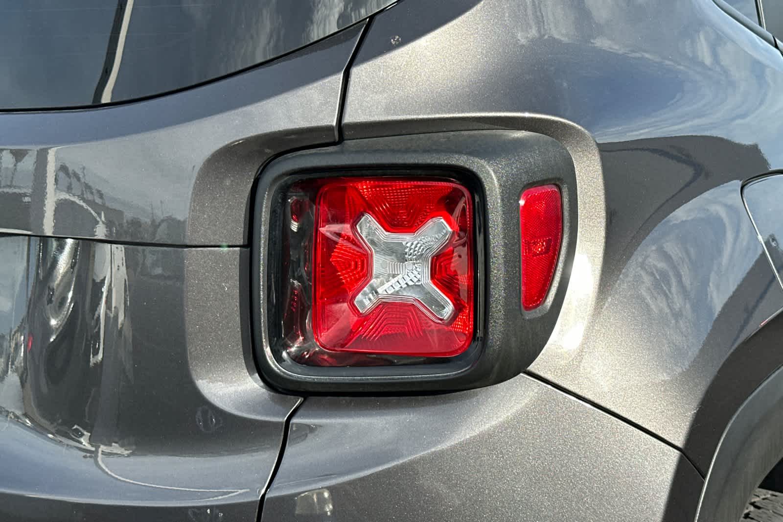 Thumbnail: 2018 Jeep Renegade - 16