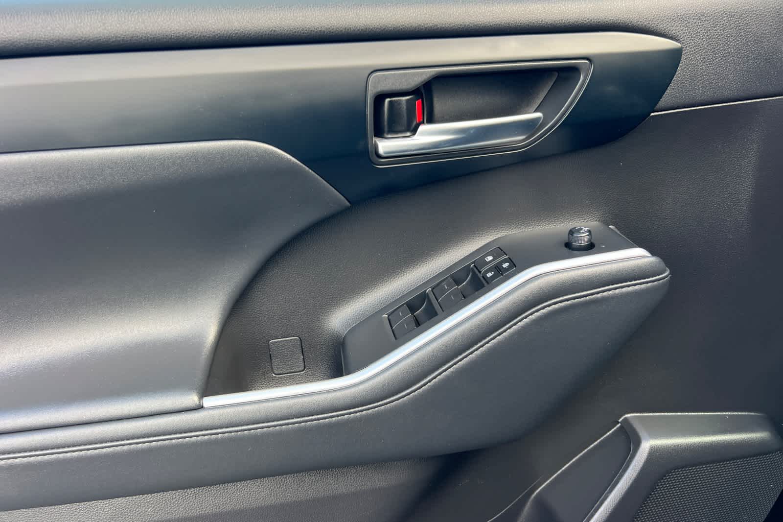 Thumbnail: 2022 Toyota Highlander - 12