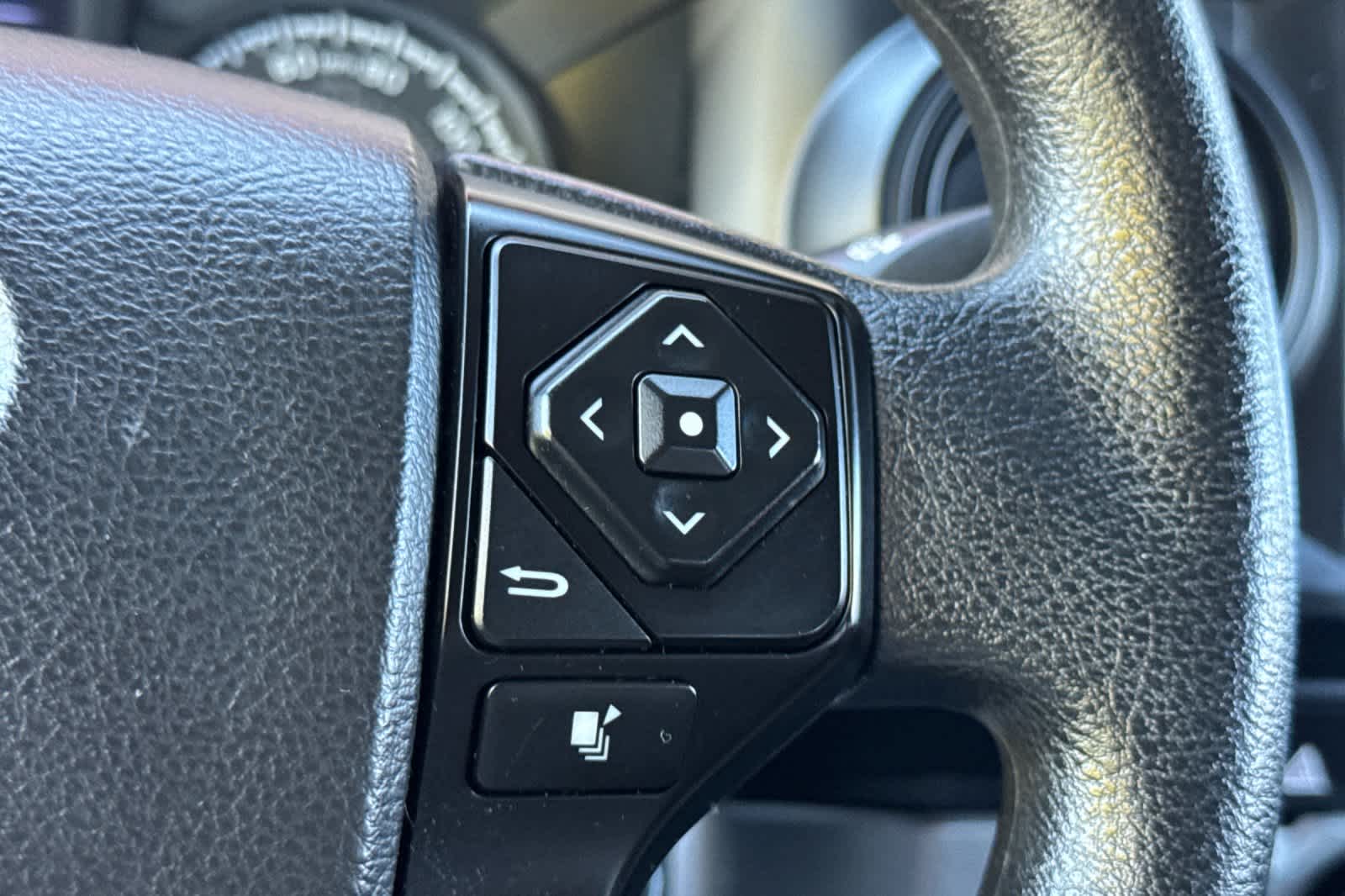 Thumbnail: 2022 Toyota Tacoma - 24