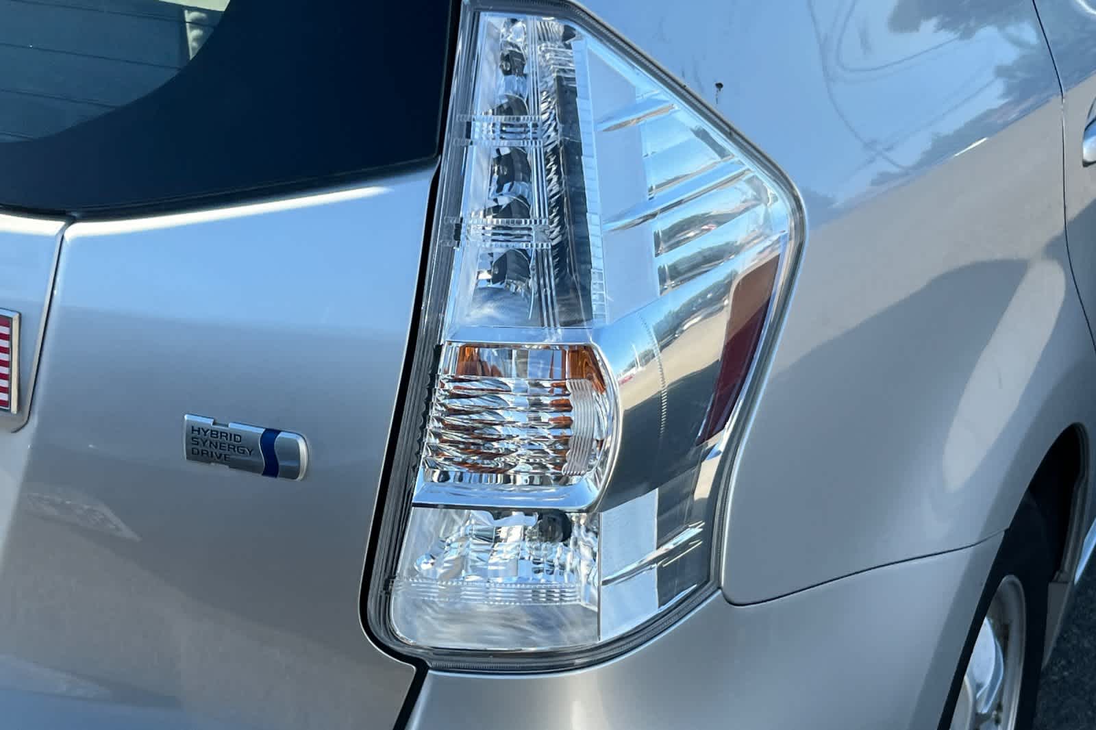 Thumbnail: 2013 Toyota Prius v - 15
