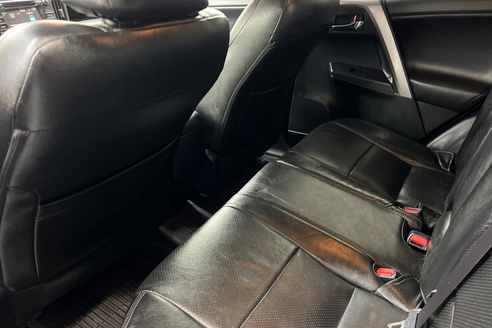 Thumbnail: 2017 Toyota RAV4 - 4